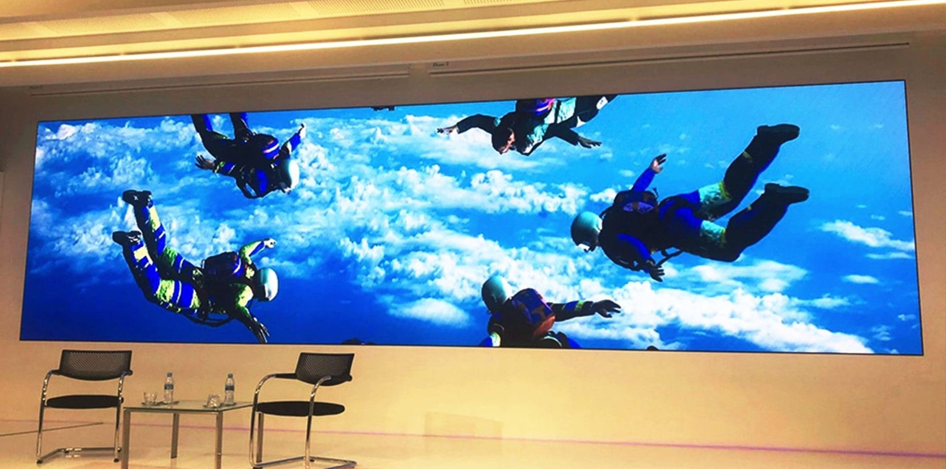 How to install indoor LED display screen